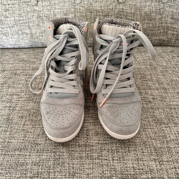 ADIDAS Neo Label suede grey high top heeled sneaker w/ animal print accent - Picture 8 of 9